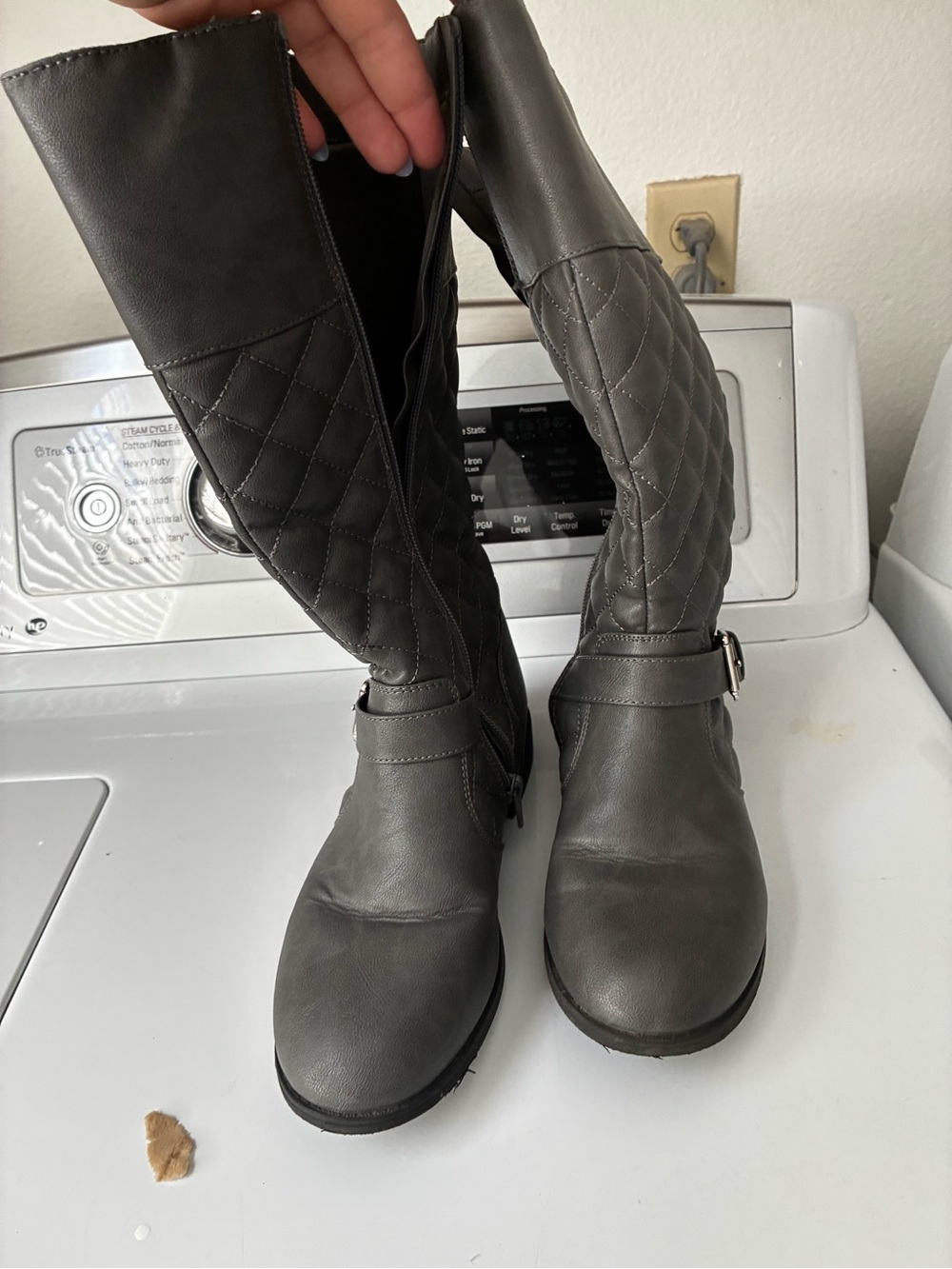 Cat and Jack girls Quilted Boots in Gray